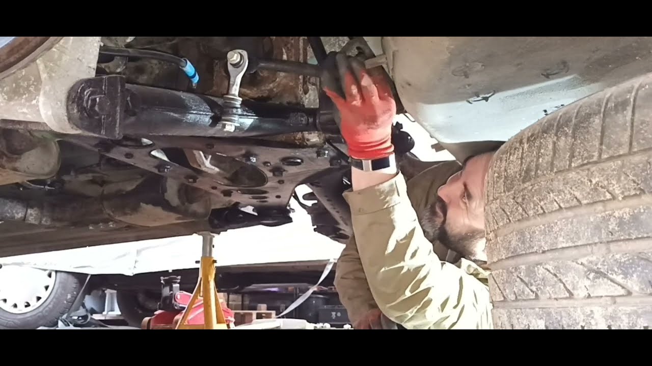 Jaguar XK8 | Rear anti roll bar installation