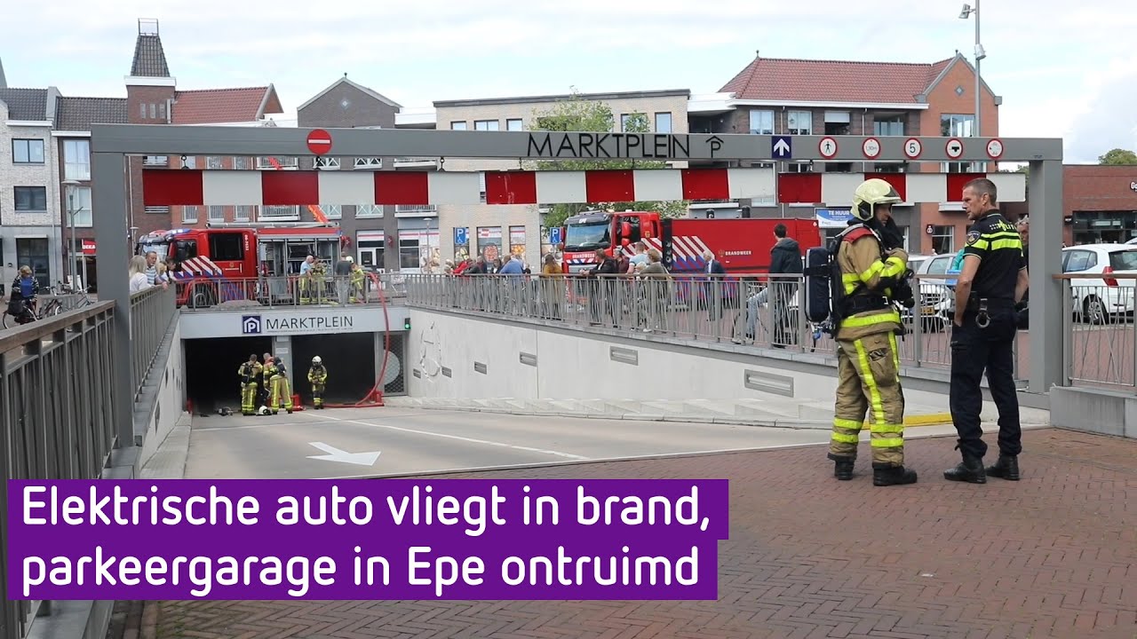 Elektrische auto vliegt in brand, parkeergarage in Epe ontruimd