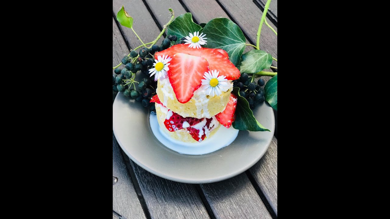 Keto strawberry shortcake/mug cake, gluten free/low carb/paleo