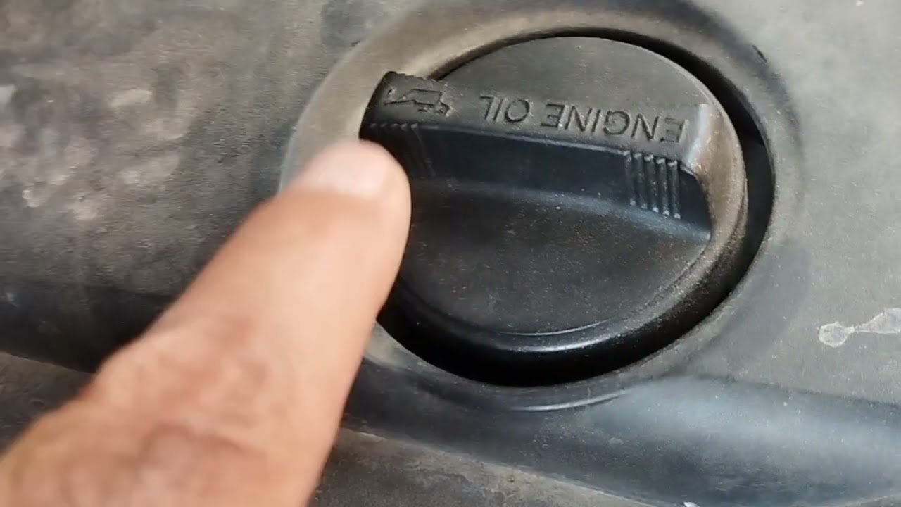 خمس اعطال مهمة يكشفها لك غطاء زيت المحرك