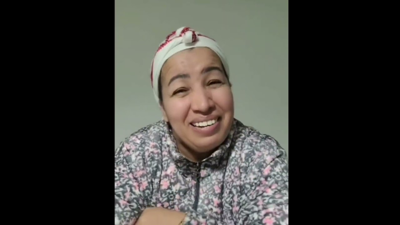 “كثرة الهم كتضحك 😂 رجل جرّ عليها من بيت النعاس!”