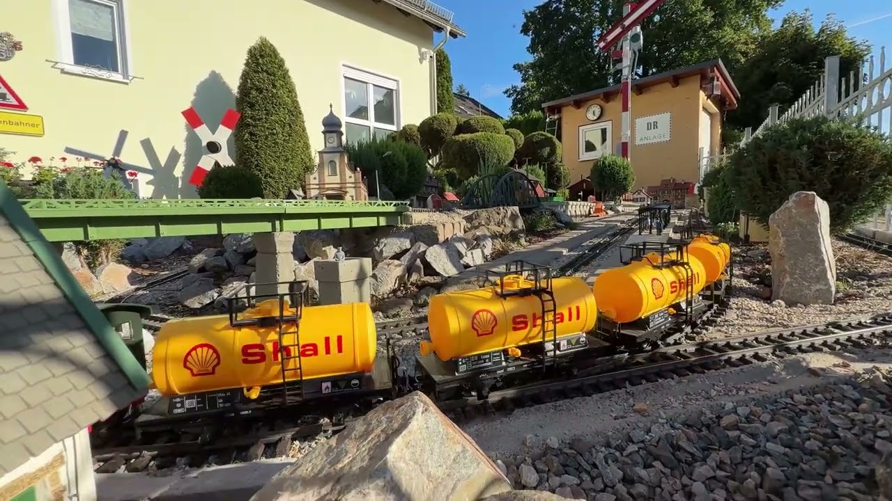 Unsere Gartenbahn im Vorgarten 3