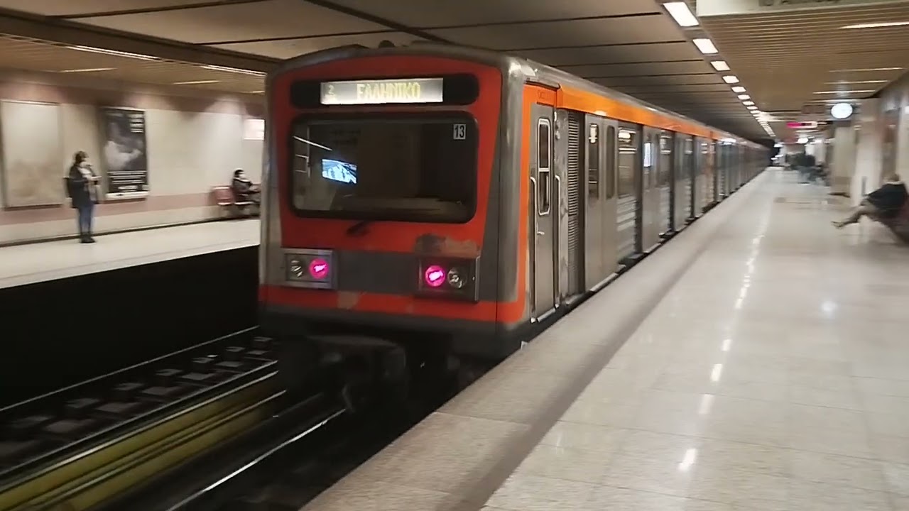 Συρμοί Μετρό στον σταθμό Αττική
