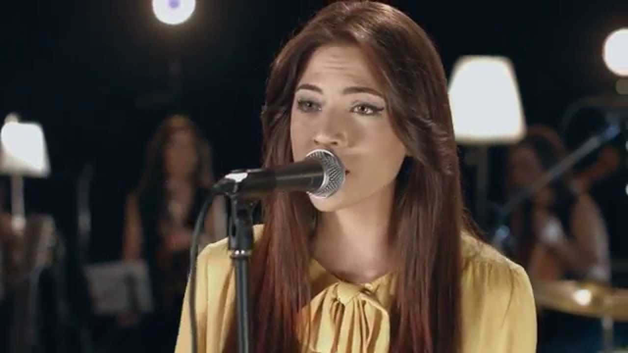 LAURA DURAND - Tan pequeño frente a mi