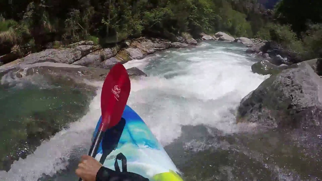 Descenso en kayak río Ara. Bujaruelo salto del carpin.