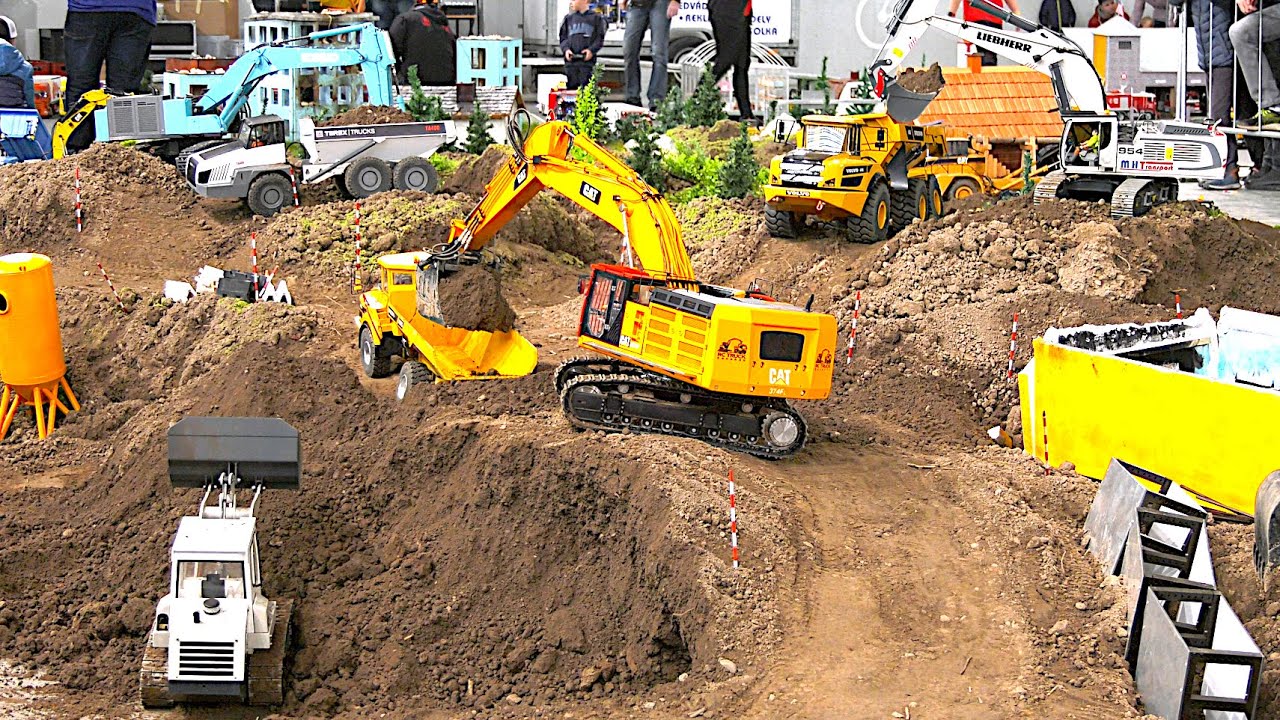 BIG RC Construction Site Excavators Dump Trucks Wheel Loader + Houses on Fire / RC Truck Fest 2024