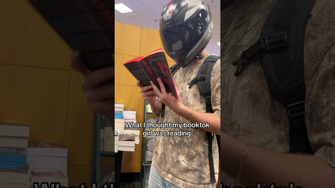 Что читают эти девушки из Booktok? #автомобиль #велосипедныецели #мотоцикл #велосипед #книги