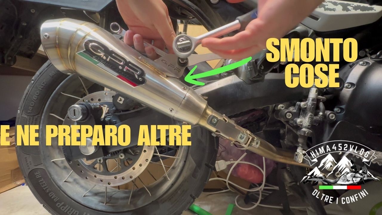 🔥Cambio scarico sistemo un paio di cose🛠️ e mentre rimonto la moto parlottiamo un po' 😉| Hima452Vlog