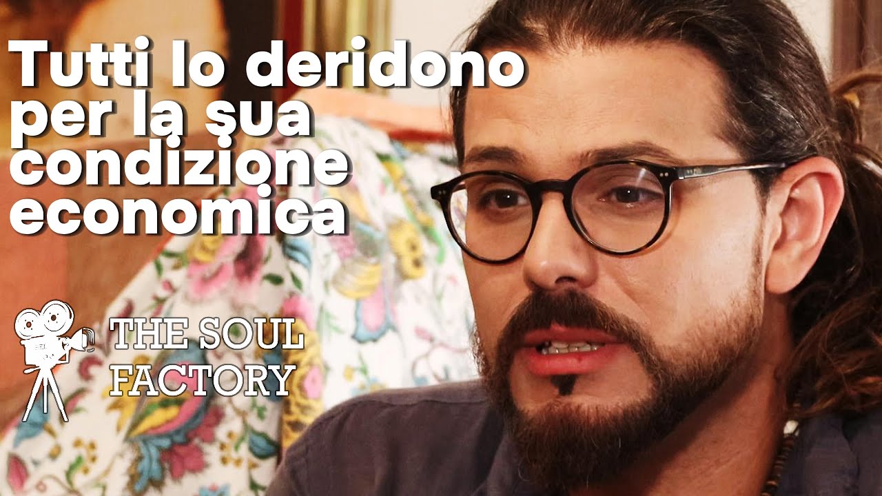 Lo deridono perche non ha mai abbastanza soldi