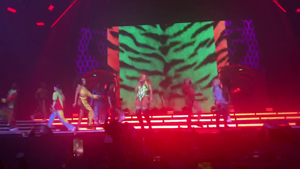 Little Mix - Bounce Back (LM5 The Tour) Live from Paris
