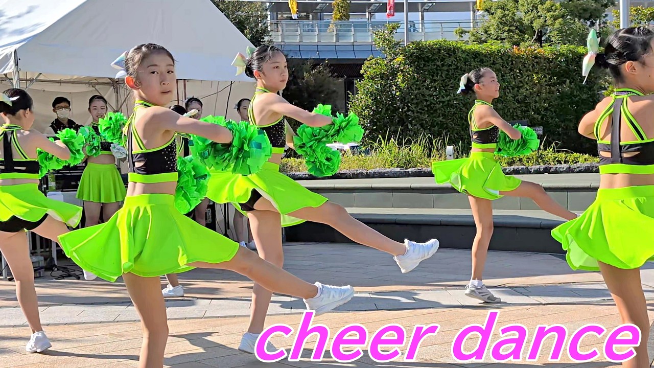 グリーンが映えるかわいいチアダンサーたち②/cheer dance performance