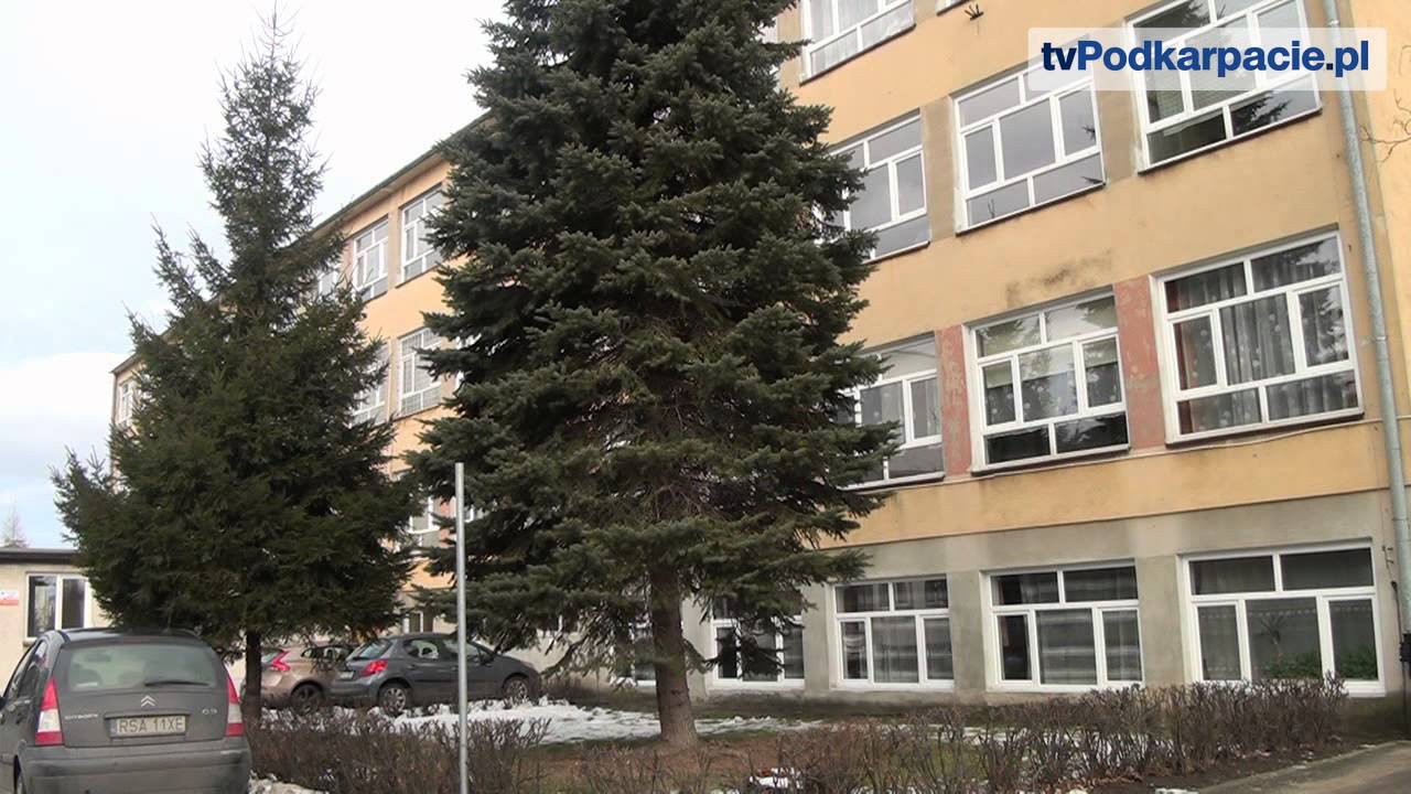 Uczniowie Budowlanki walczą o szkołę -  tvPodkarpacie.pl