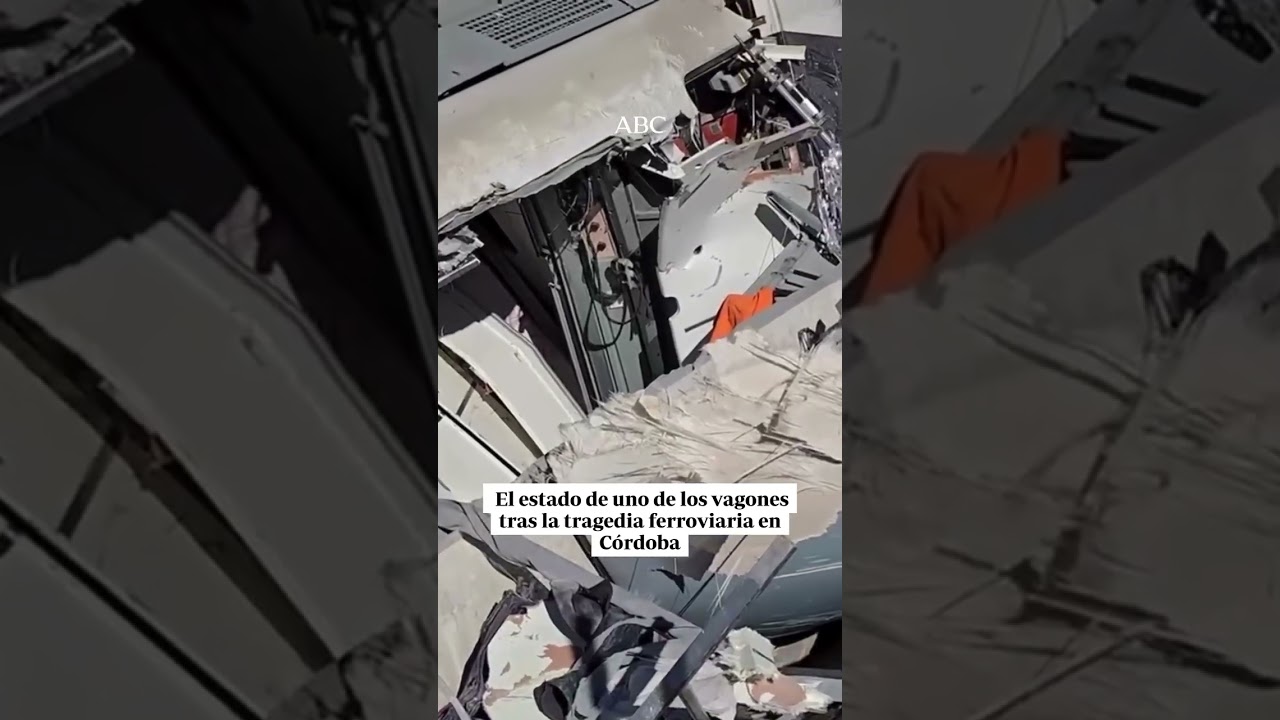 El estado de uno de los vagones tras la tragedia ferroviaria en C&oacute;rdoba