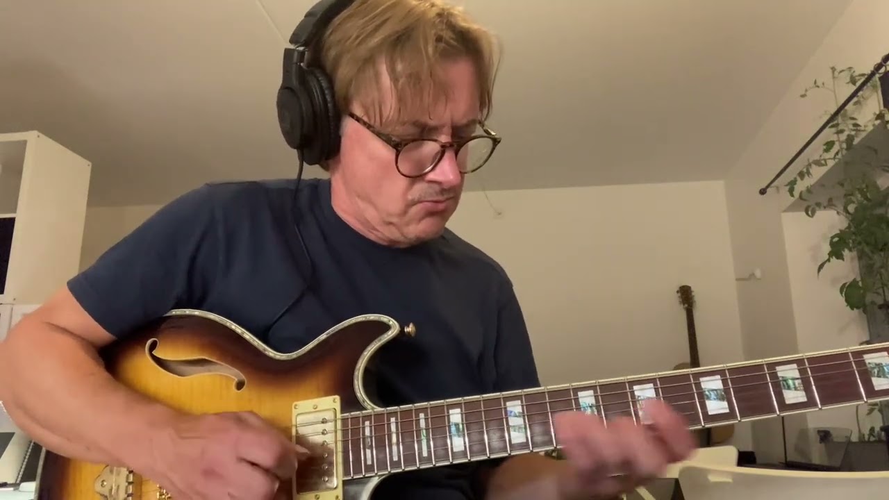 Friday night jam with my Ibanez AR-520H! 🙃🎸 Guitar played by Mikael Björck