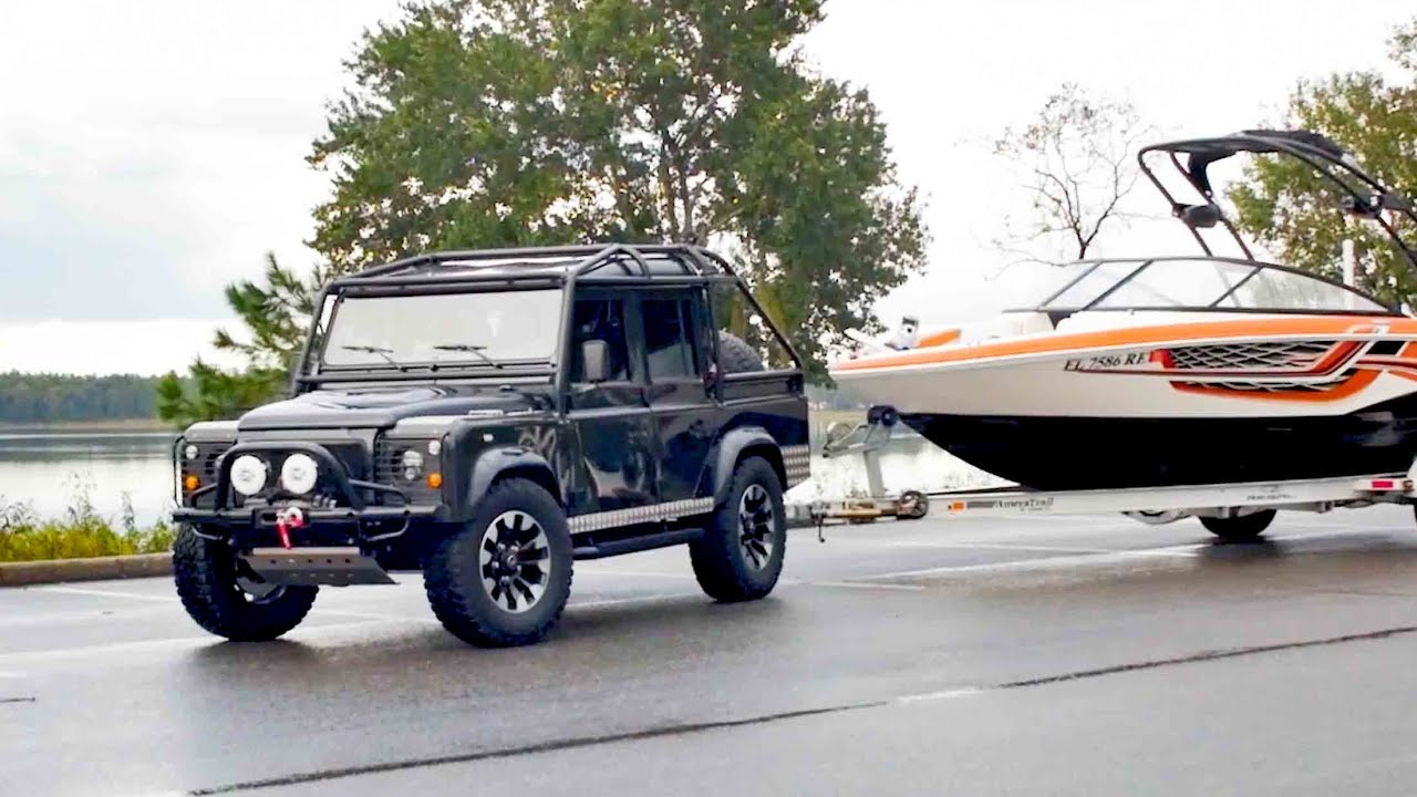 Classic DEFENDER vs New: A Timeless Battle of Heritage and Innovation | ECD Automotive Design