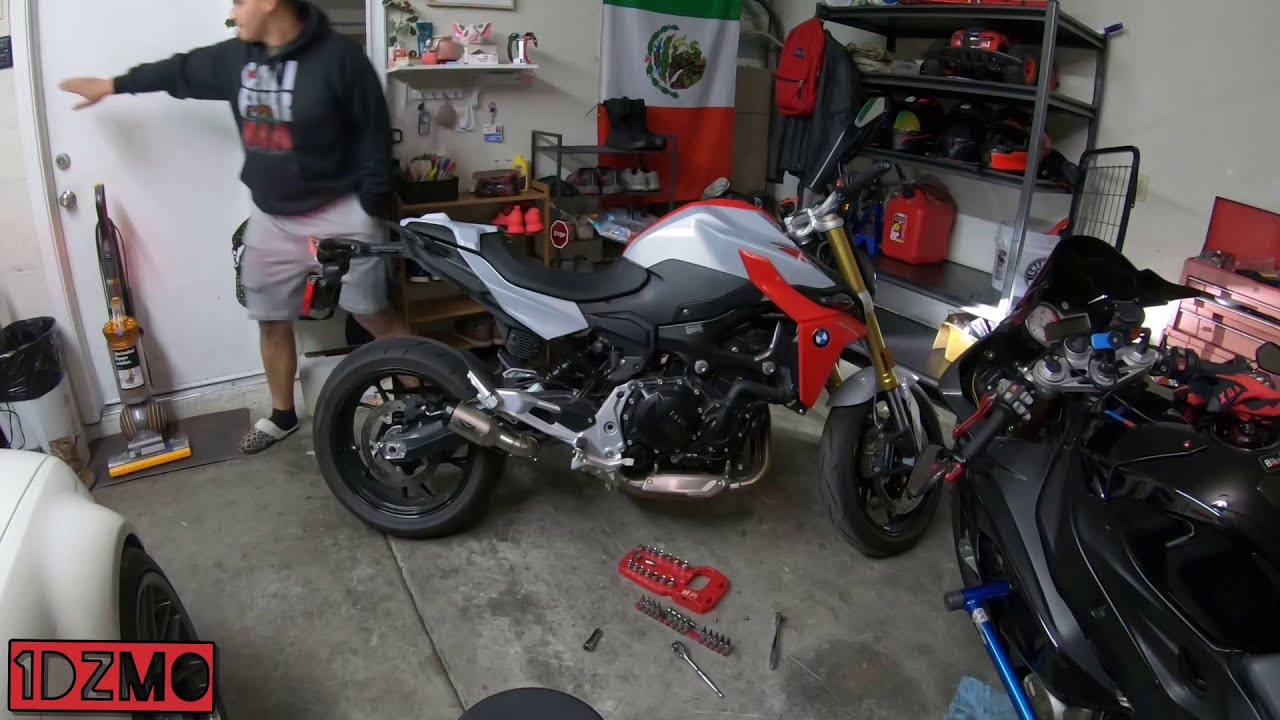 NEW EXHAUST ON THE BMW F900R!!
