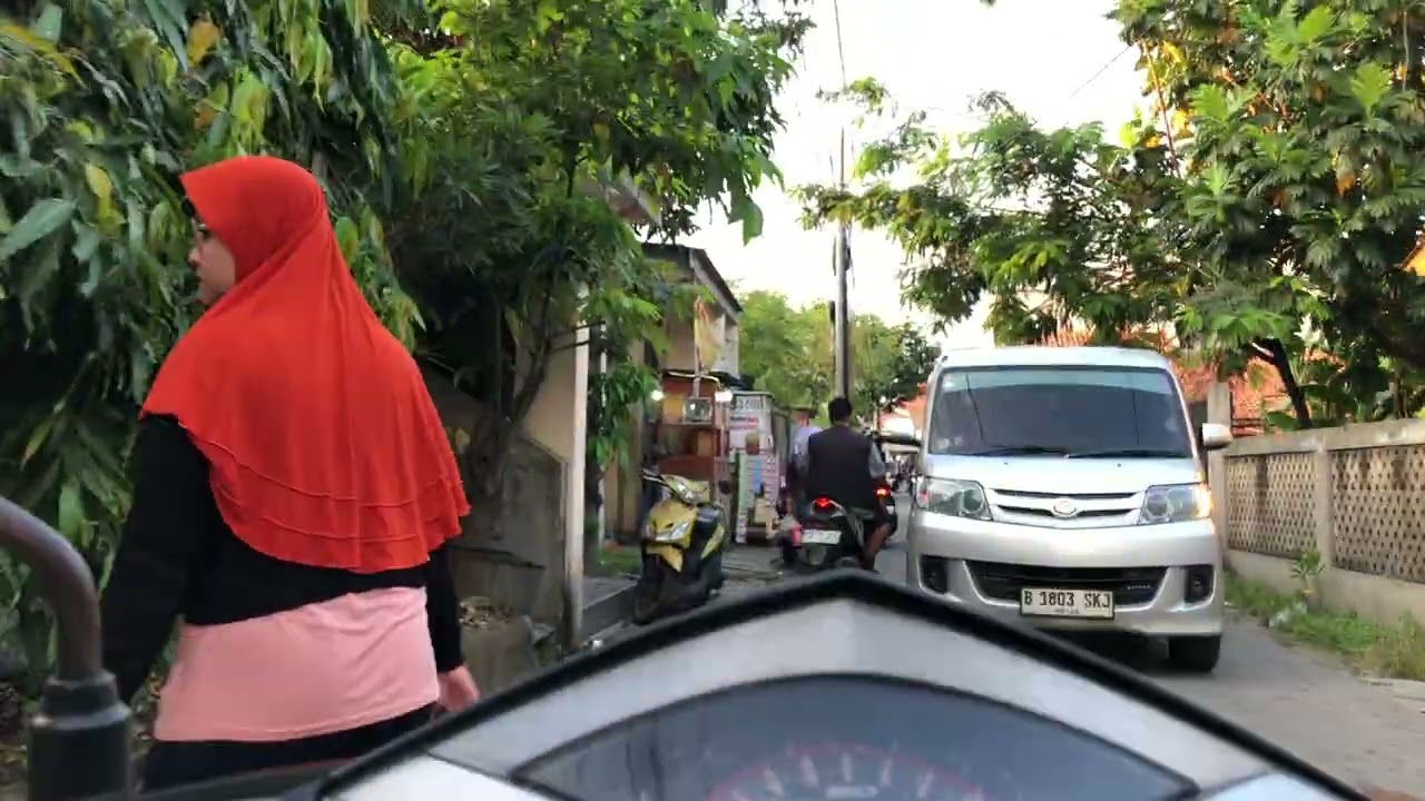 Suasana jalan ngabuburit sore di Kunciran | Tangerang