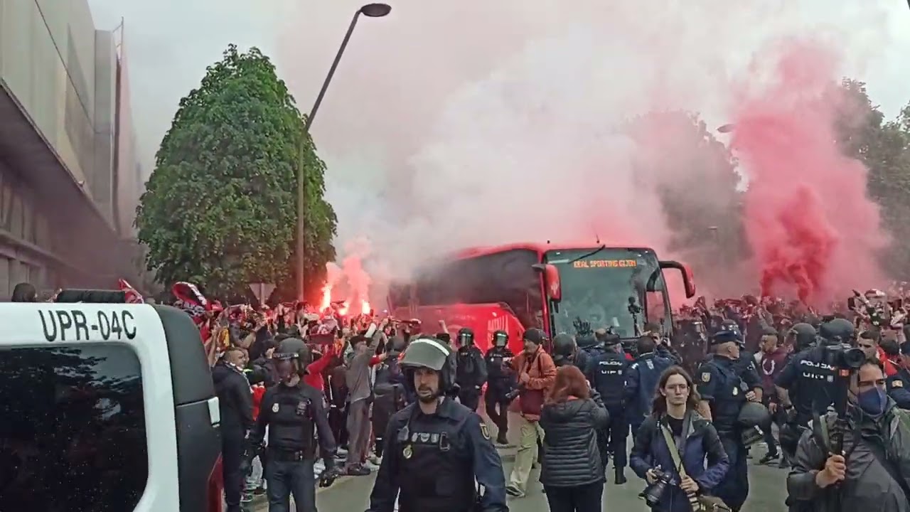 llegada autocar Sporting. derbi temporada 2022/23.