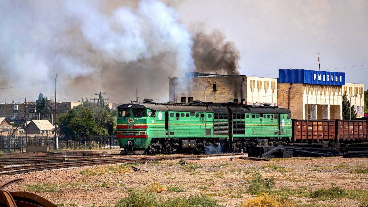Diesel locomotive 2TE10V-4672 departs with wagons filled with coal from the Rybachye station.