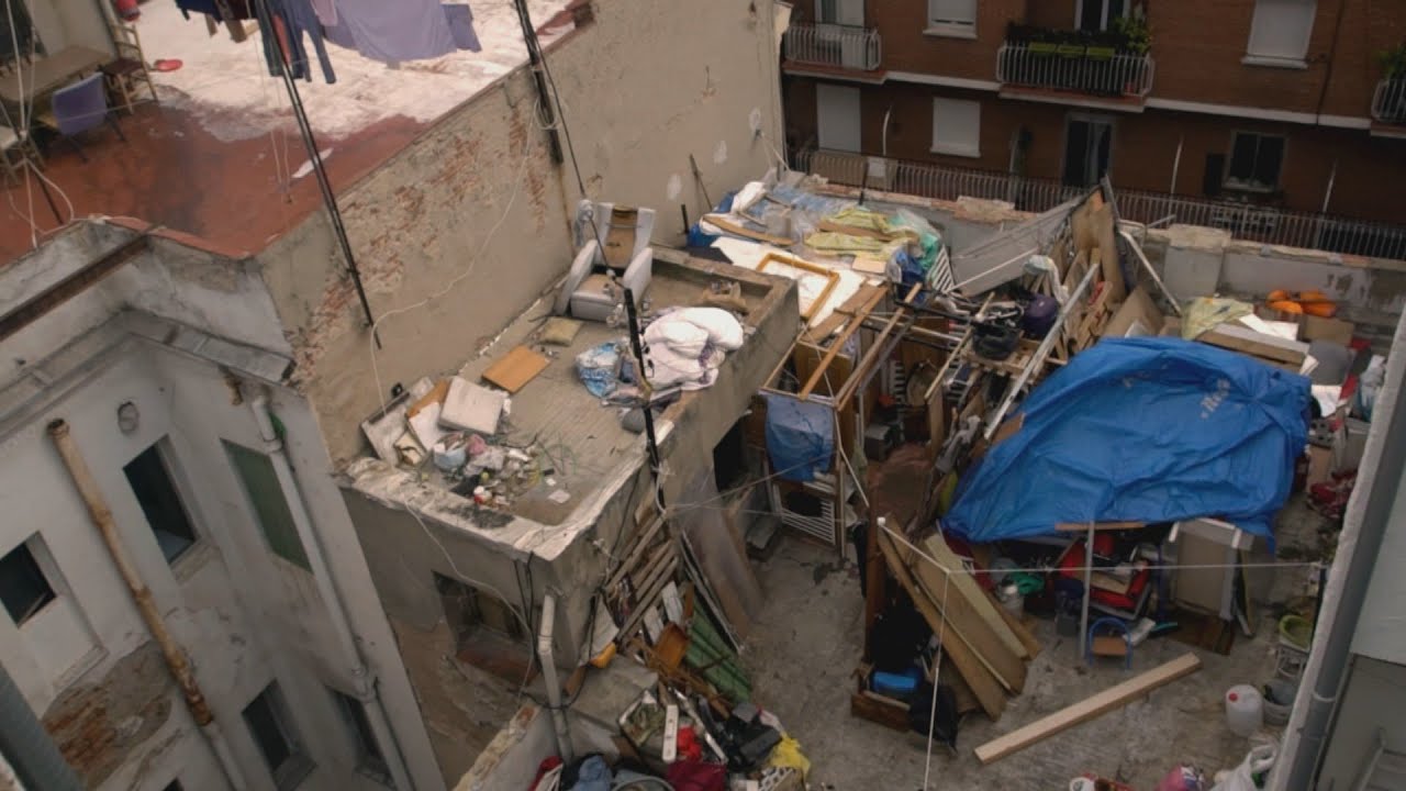Así es vivir junto a un edificio totalmente okupado