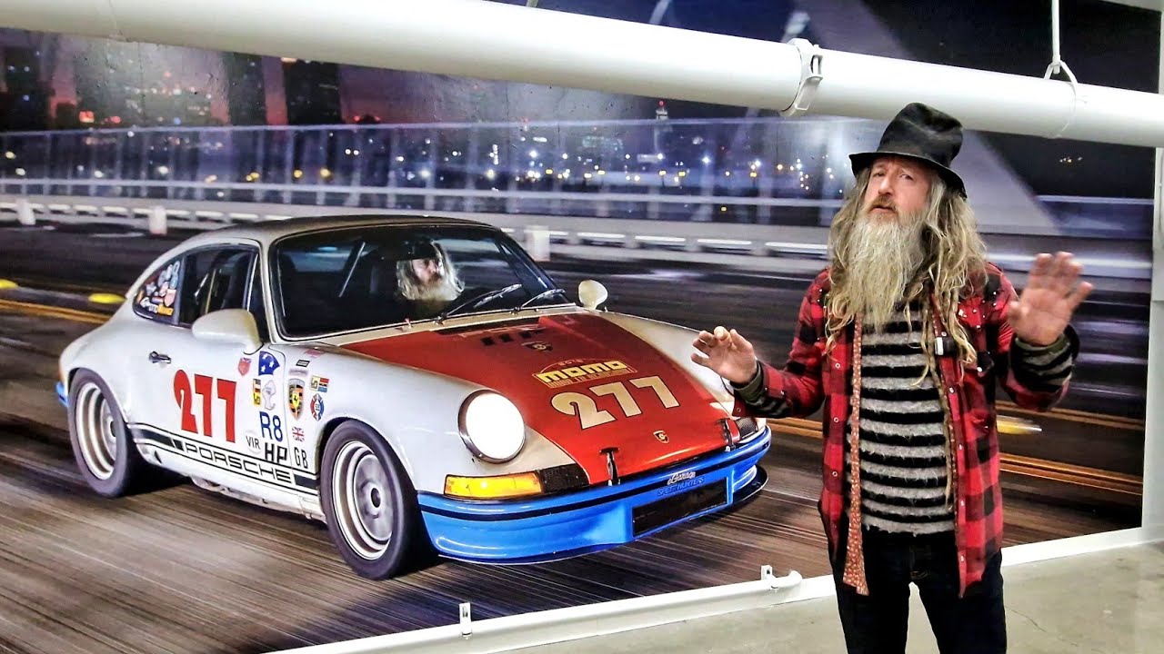 Legendarni Magnus Walker o svojih porschejih v muzeju Petersen.