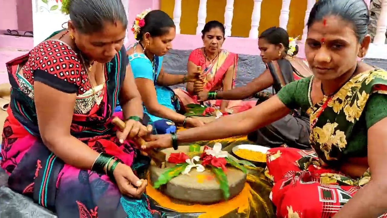 आदिवासी ठाकर भाषेतील गाणी आणि लग्नाची हळद दलायची पद्धत.......