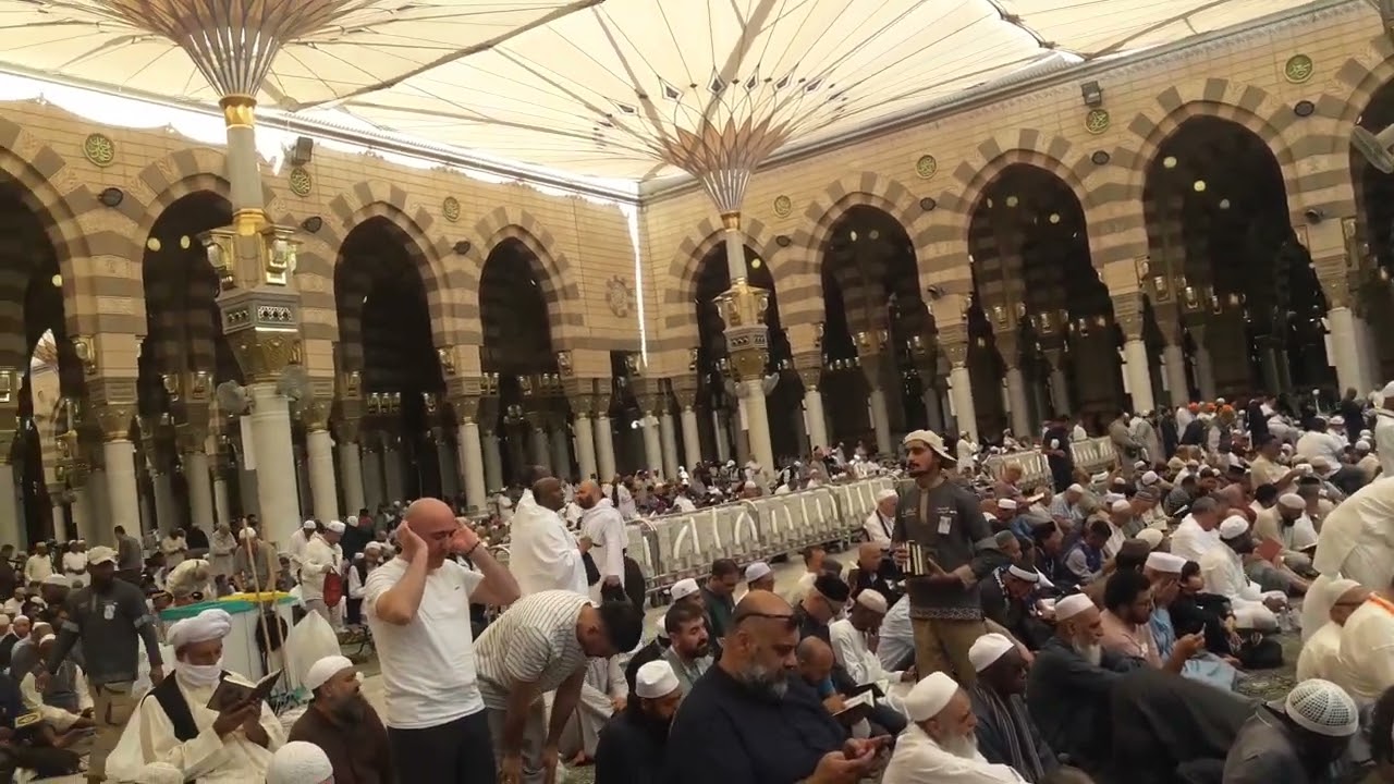 مسجد نبویﷺ میں آخری ظہر کی نماز ادا کی