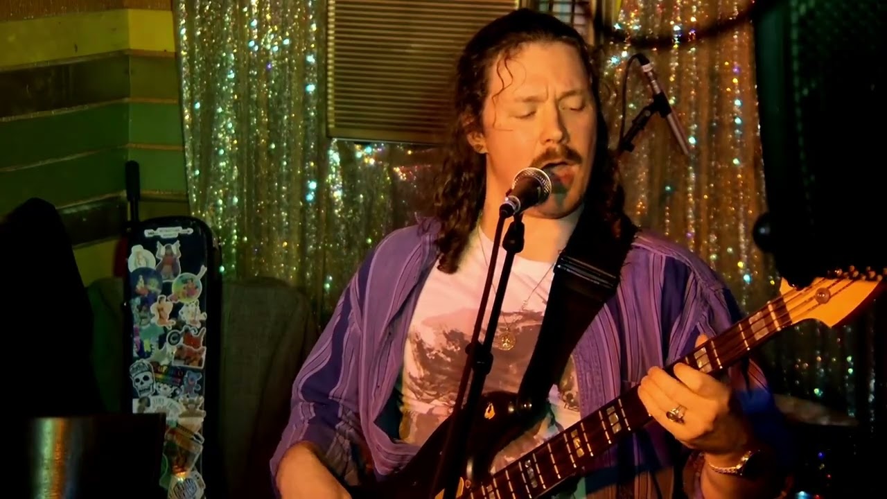At the Ball - MUSTANG McGEE (live at Dee's, Nashville)