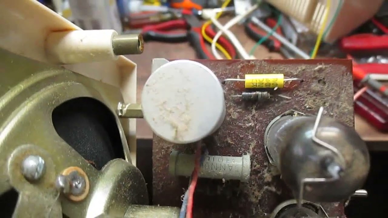Японский пятиламповый радиоприёмник Aiwa 1960-х годов