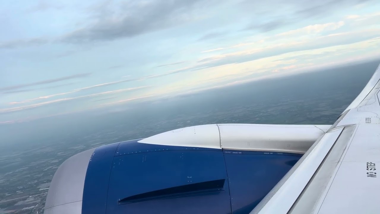 United Airlines UA821 BKK-HKG Takeoff