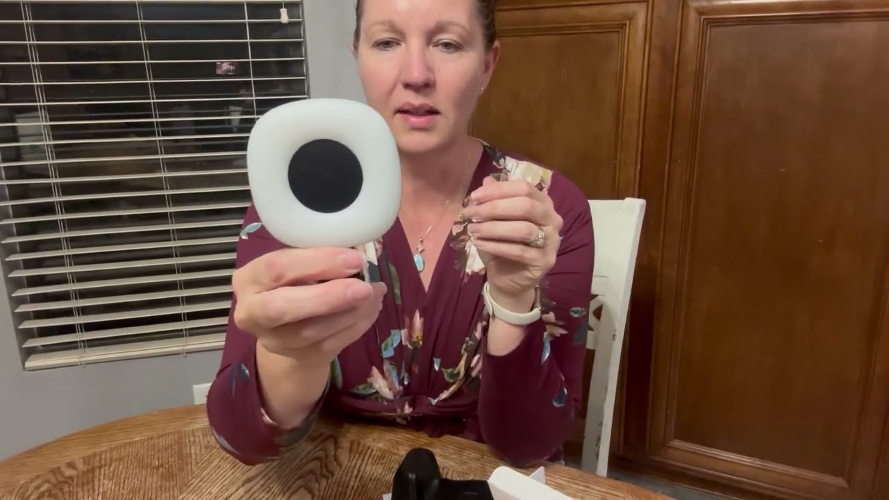 Unbox Camera Grip w Light & Remote