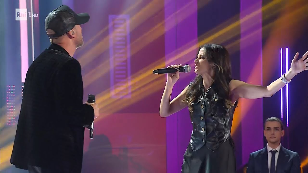 Antonella Bucci e  Raf cantano 