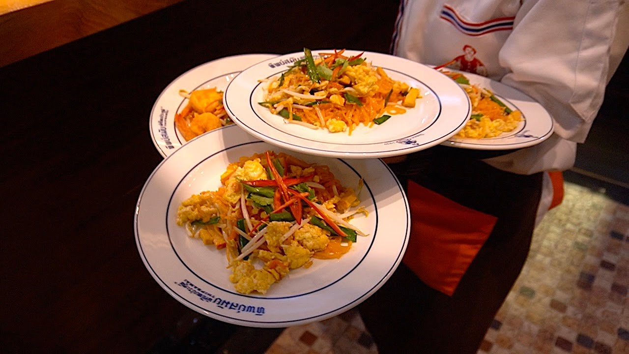 The Most Luxurious PAD THAI Restaurant - Bangkok Thailand