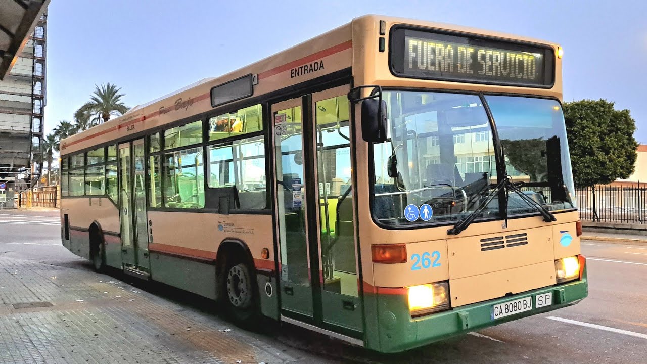 Mercedes-Benz O405N2 en Plaza España - Línea 2 bus urbano de Cádiz