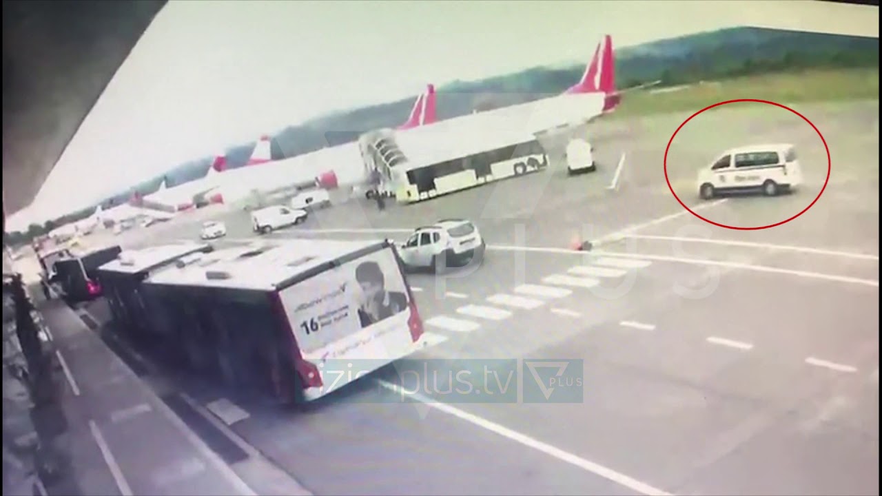 Momenti kur grabitësit e Rinasit futen në pistë - News, Lajme - Vizion Plus