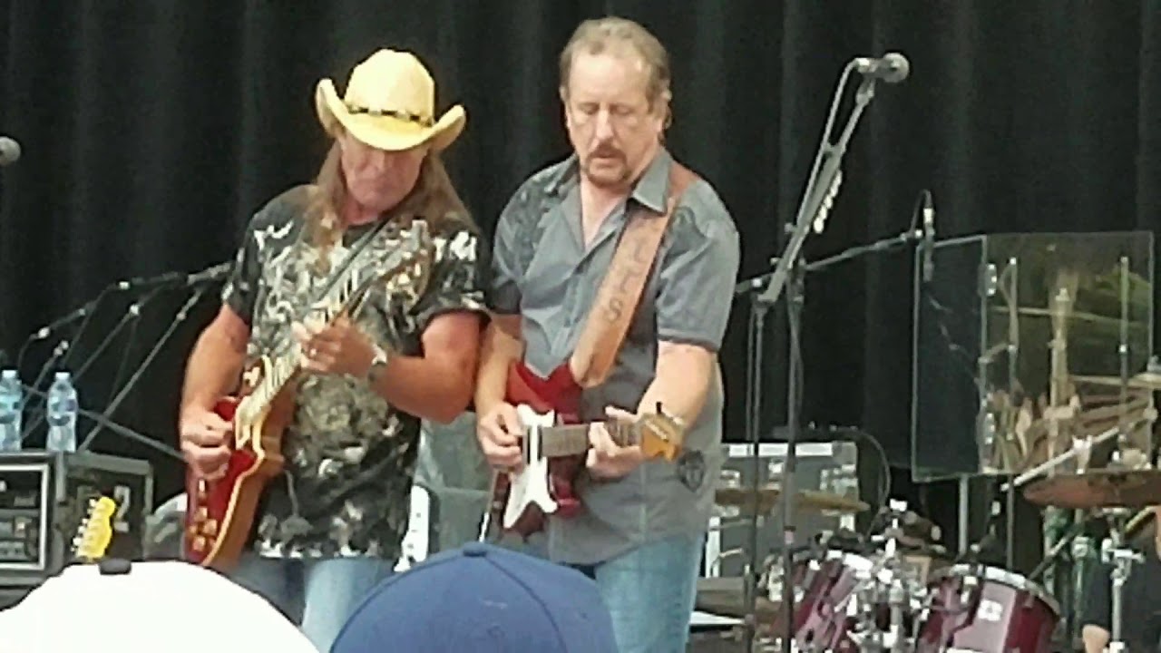 The Outlaws/Born To Be Bad