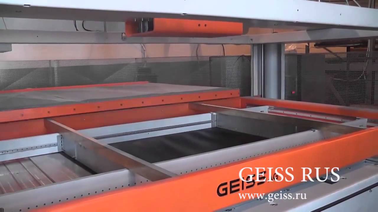Формование панели на автобус на машине GEISS