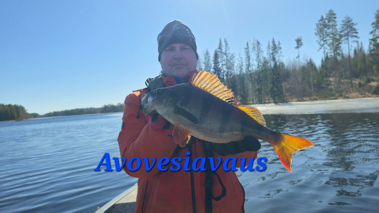 Moottorivene kauden avovesi -avaus.
