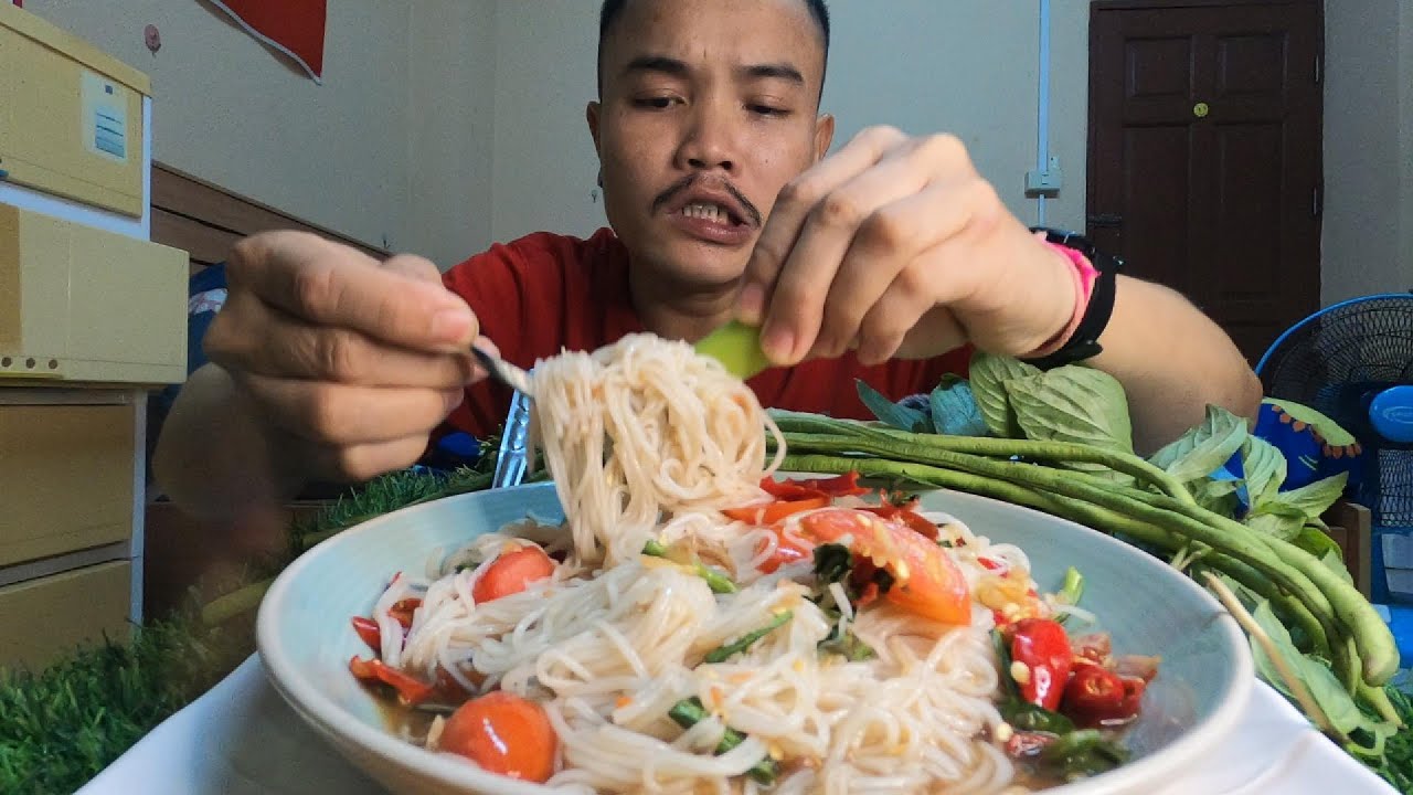 ตำเส้นขนมจีน