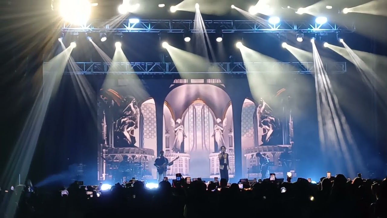 Jeff Satur 'Ghost (ซ่อน (ไม่) หา)' in Mexico City
