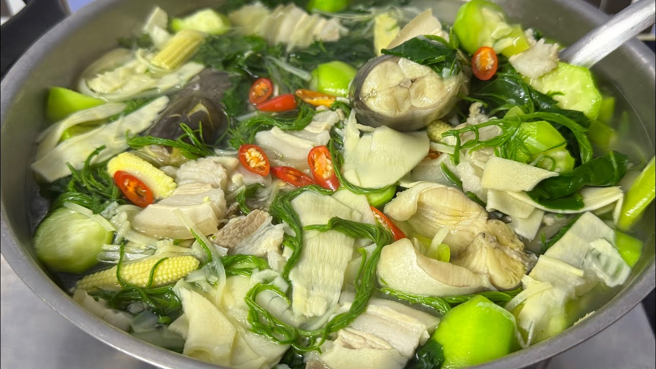 របៀបស្ល​ សម្លទំពាំង #សម្លខ្មែរ || Khmer Bamboo Shoot Soup recipe