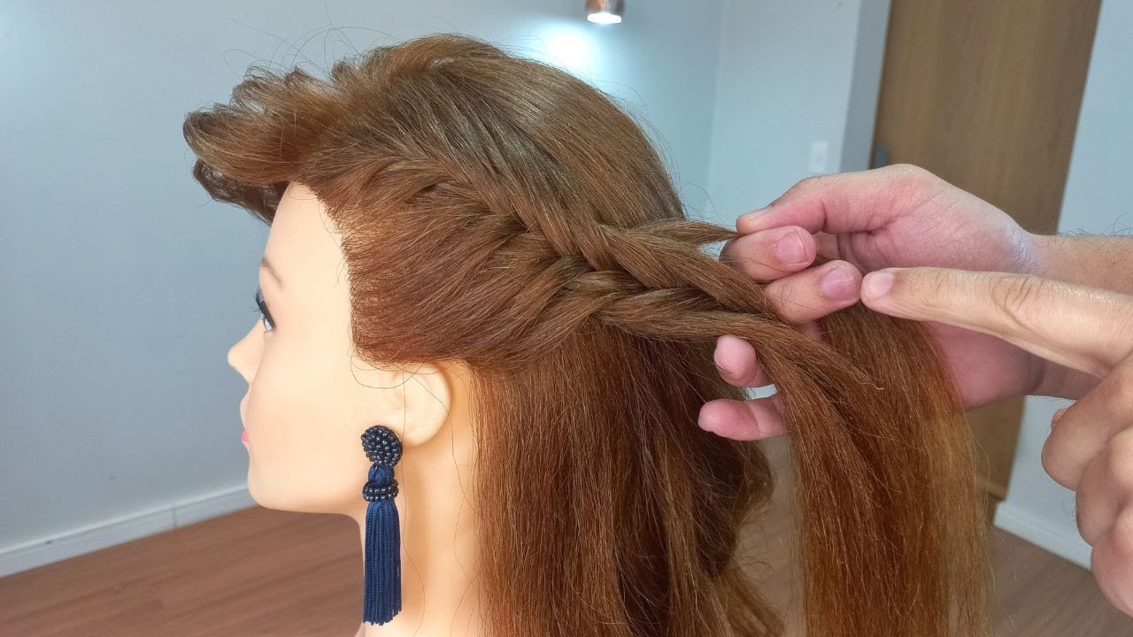 Penteado Semi-preso com Trança Lateral Escama de Peixe