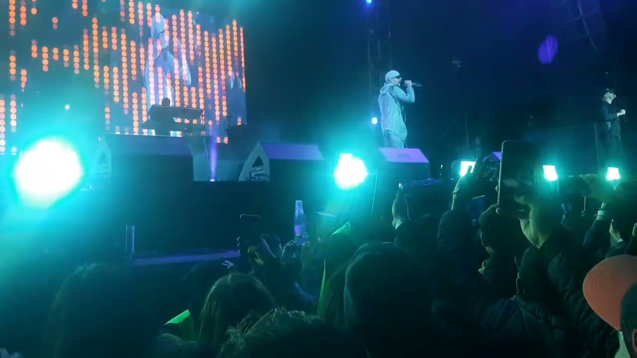En la Disco Bailoteo - Wisin & Yandel ( Live Paraguay  Jockey Club la última  misión)