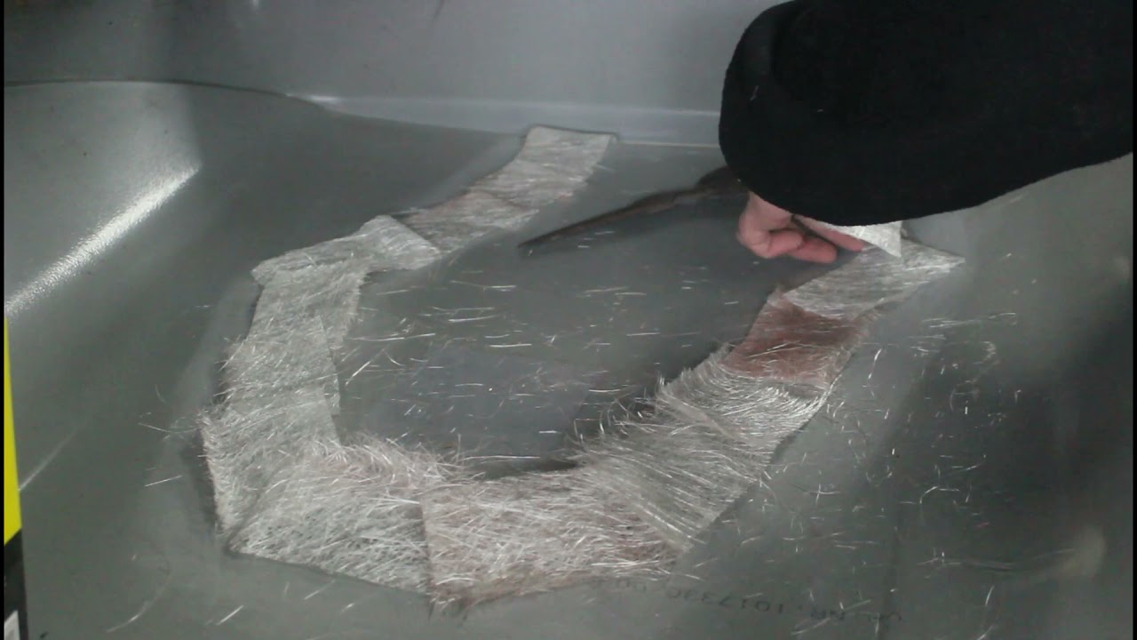 Repairing and spraying a damaged roof box