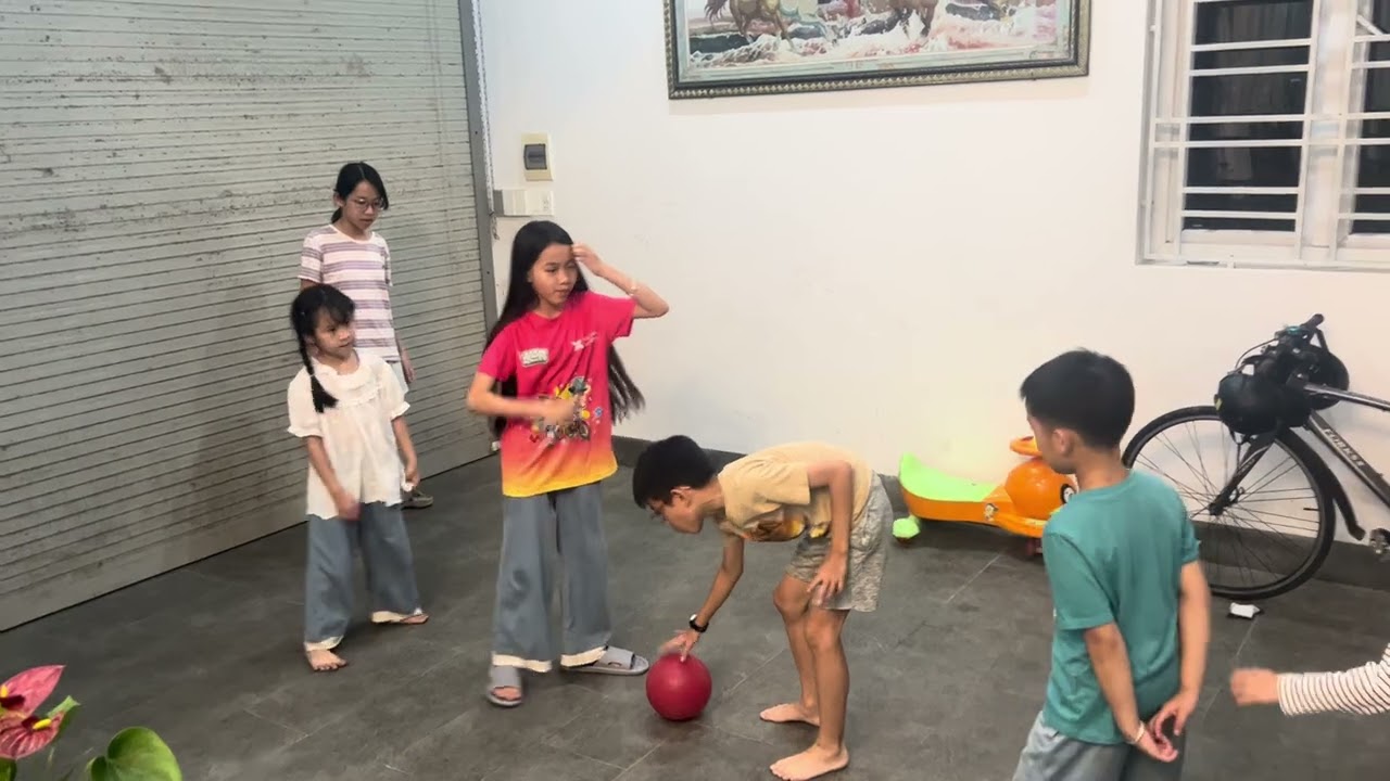 Ngày Tết sum vầy với tụi trẻ - Bóng đá làng quê