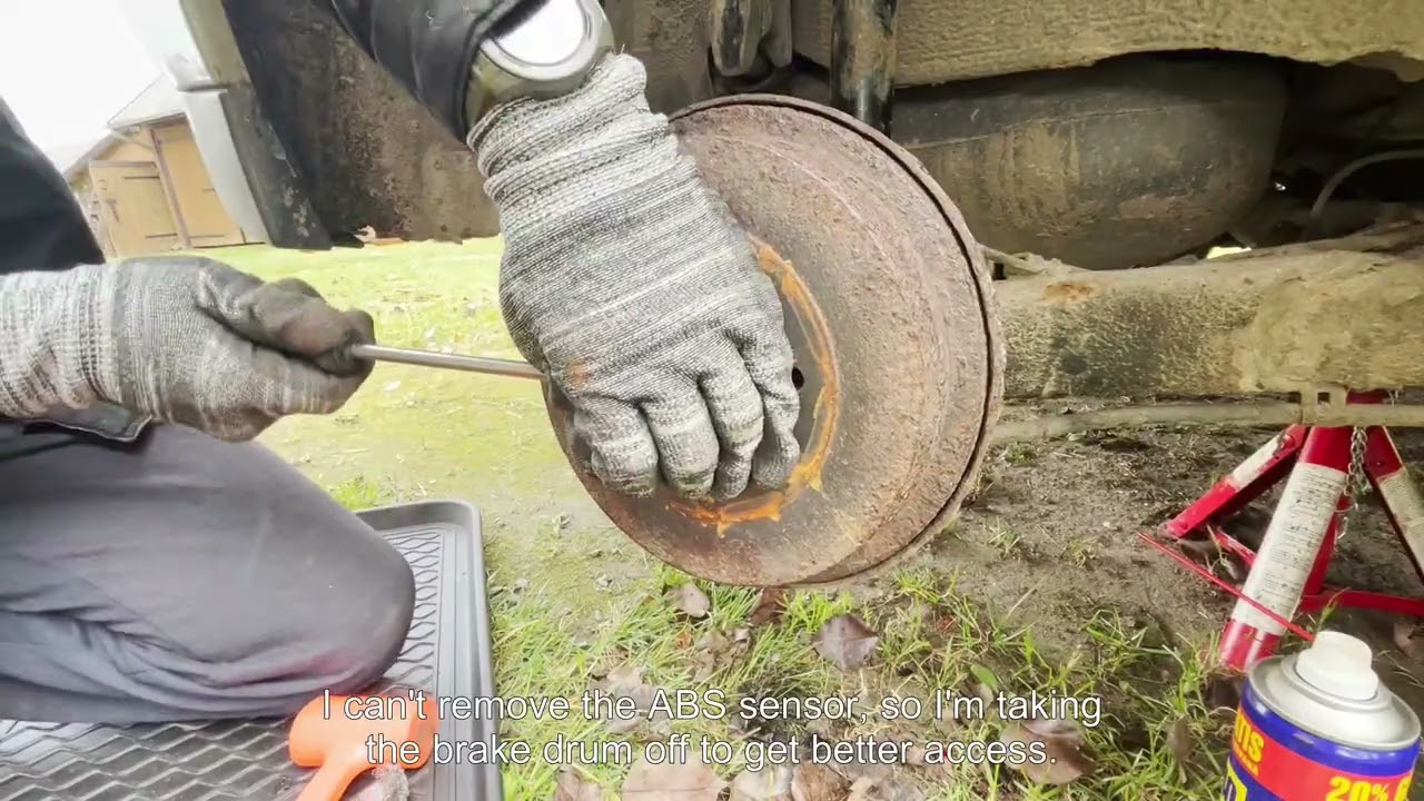 Fixing My Old VW & Using Pine Needles as Blueberry Mulch