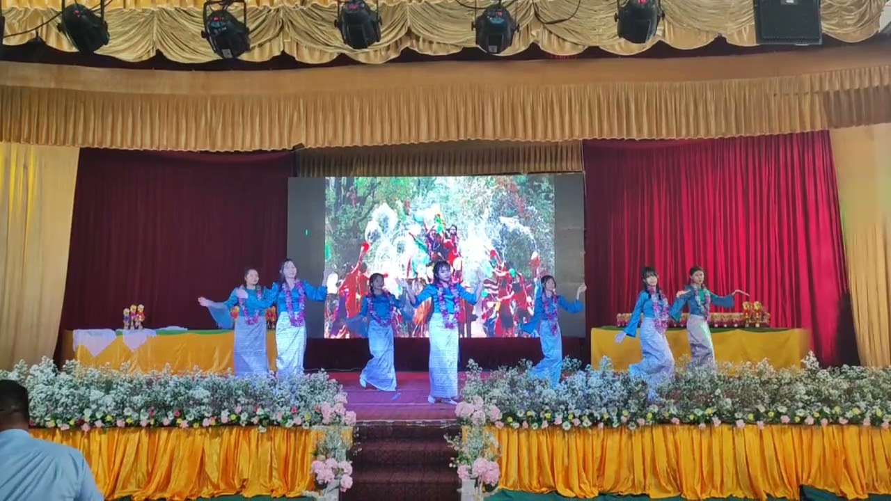 Grade -6,8 ကျောင်းသူလေးများ၏ မာန်းတောင်ရိပ်ခိုသီချင်းဖြင့်ကပြဖျော်ဖြေမှု