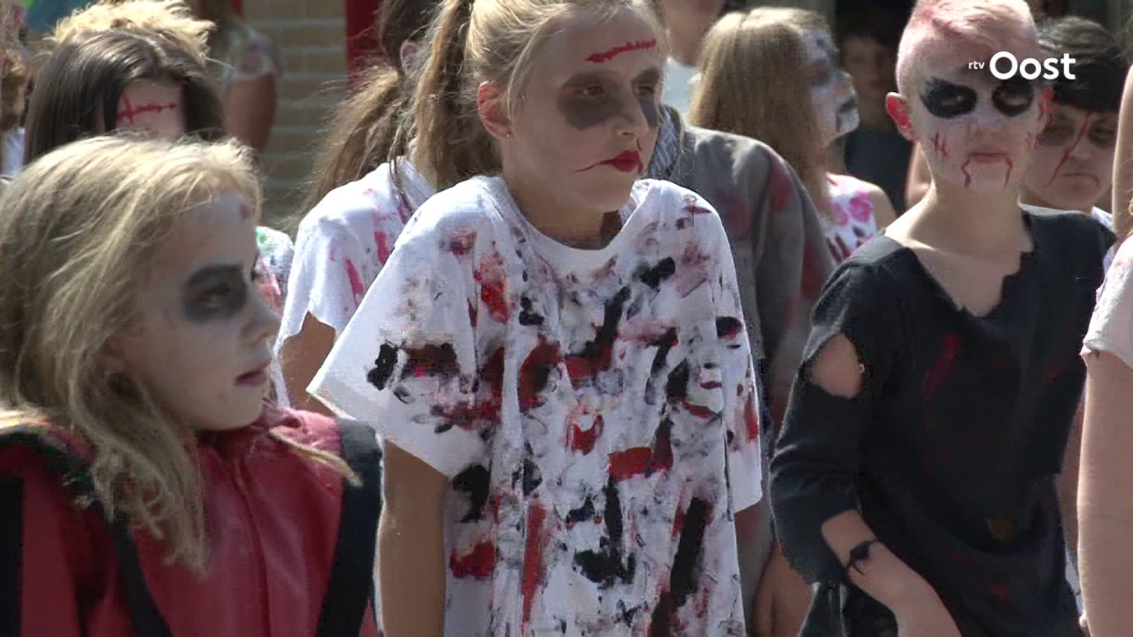 Zeventig leerlingen uit Hengelo dansen Thriller van Michael Jackson met speciale boodschap