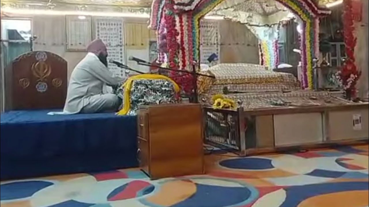 Gurjeet Kour is live! Gurdwara sheesh Mahal sahib ji ( Dwarka 16 sector) sawer vele da kirtan
