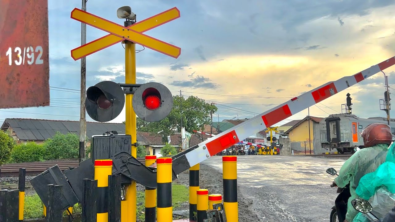MULAI LANGKA!, Perlintasan Kereta Api Sidareja Cilacap {SIRINE HIMBAUAN}